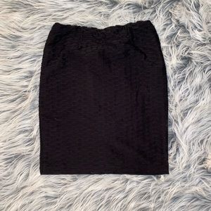 Black textured pencil skirt